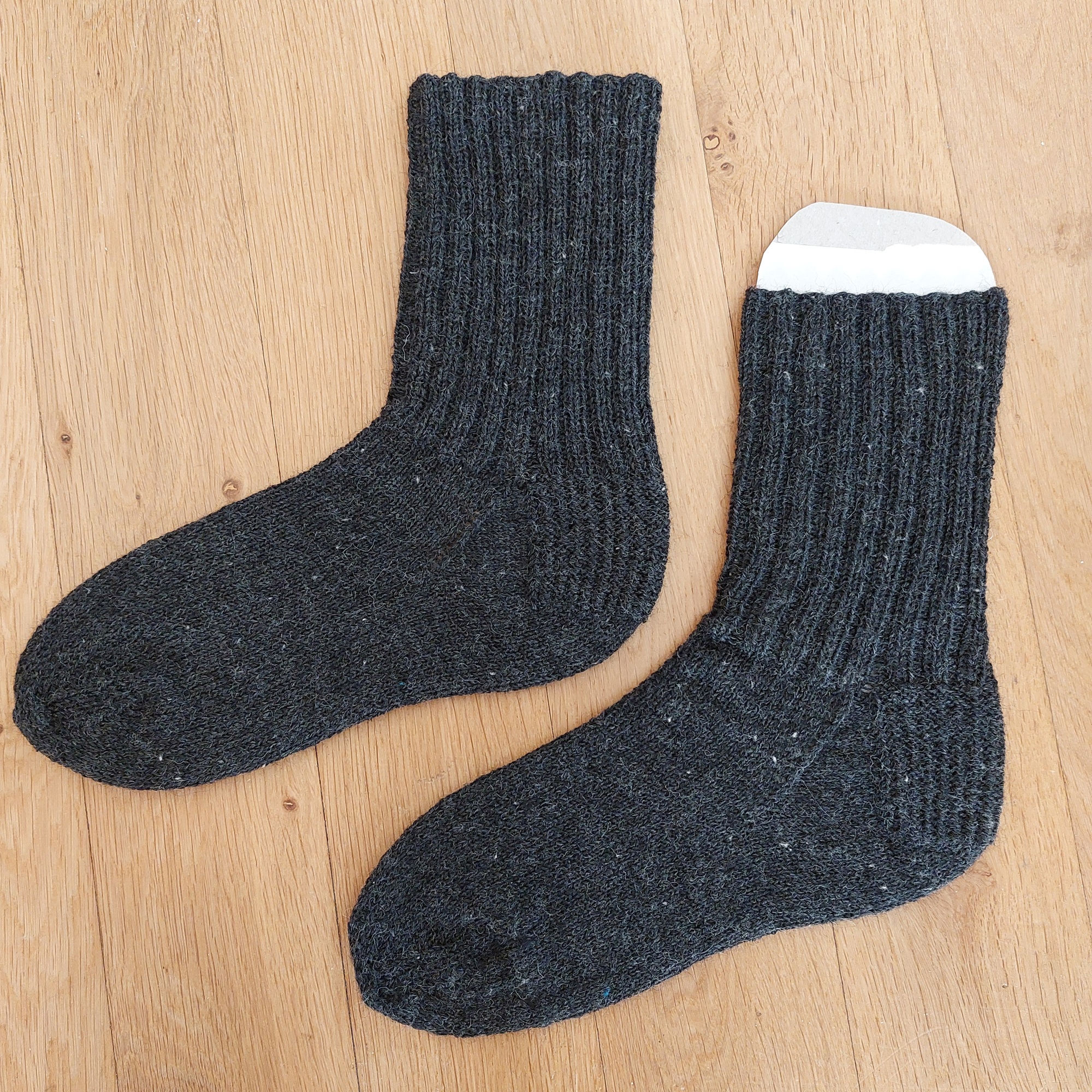 2025 Anthracite Socks_Rita Berghuis-vierkant
